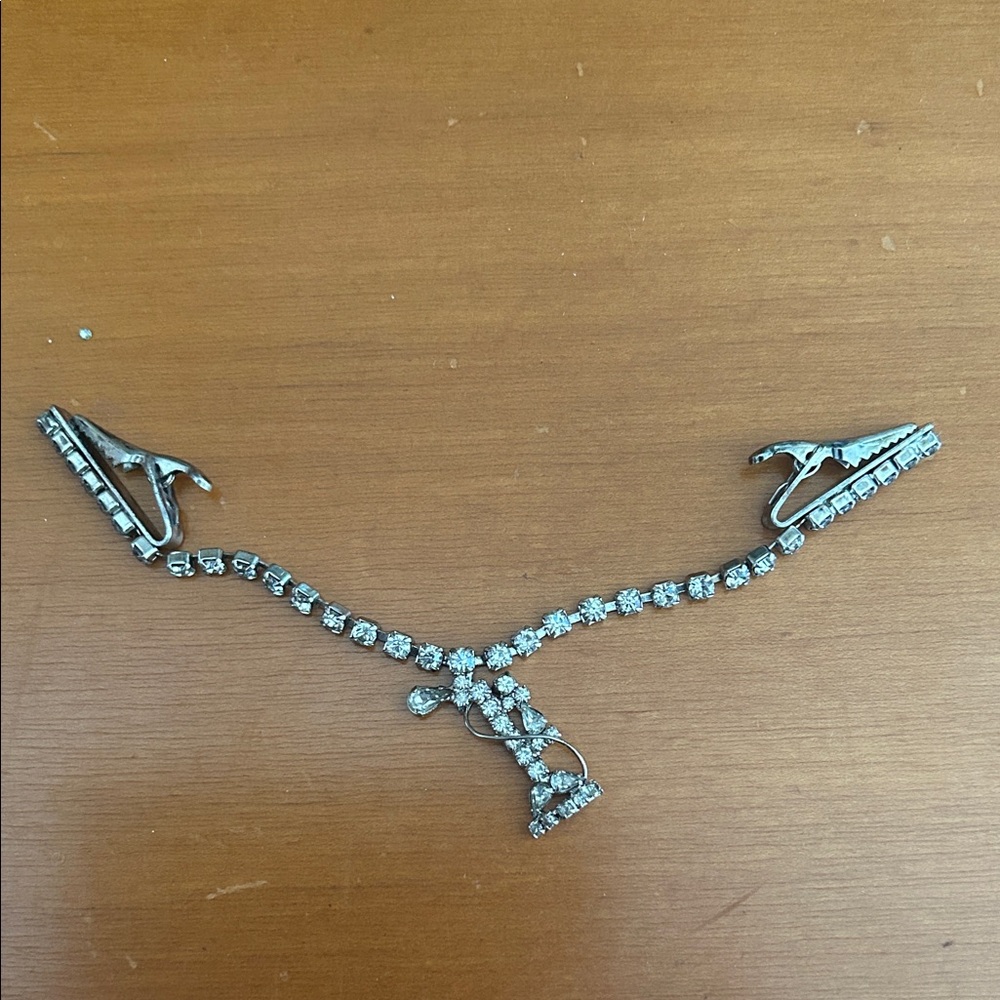 Elegant Silver Rhinestone Collar Clip